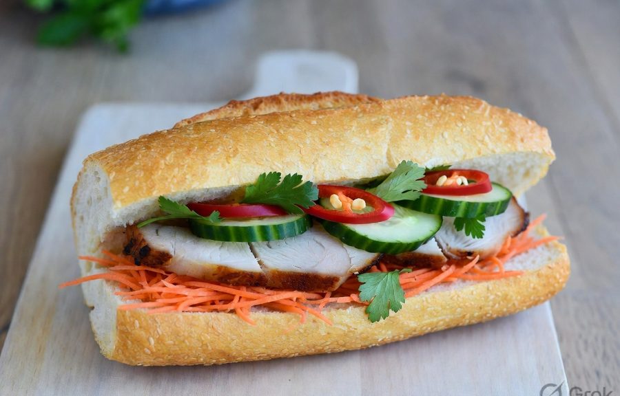 Chicken bánh mì roll
